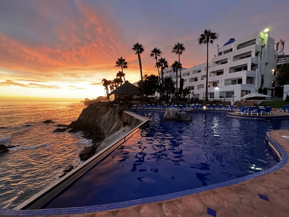 Las Rocas Resort And Spa