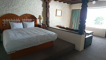 Las Rocas Resort And Spa