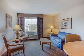 La Quinta Inn & Suites by Wyndham Islip - MacArthur Airport