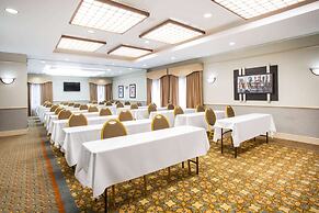 La Quinta Inn & Suites by Wyndham Islip - MacArthur Airport