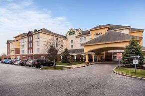 La Quinta Inn & Suites by Wyndham Islip - MacArthur Airport