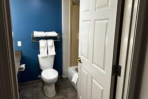 La Quinta Inn & Suites by Wyndham Islip - MacArthur Airport