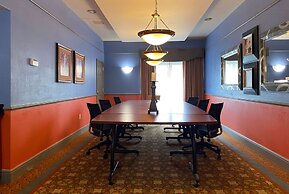 La Quinta Inn & Suites by Wyndham Islip - MacArthur Airport