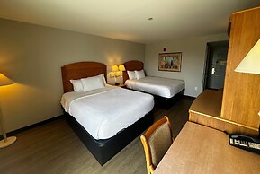 La Quinta Inn & Suites by Wyndham Islip - MacArthur Airport