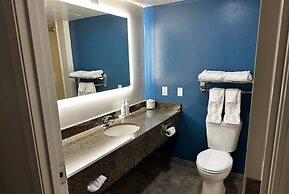 La Quinta Inn & Suites by Wyndham Islip - MacArthur Airport