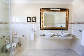 Misty Waves Boutique Hotel