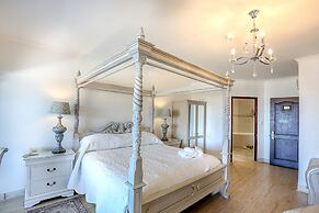 Misty Waves Boutique Hotel