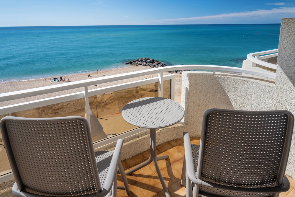 Caprici Beach Hotel & Spa