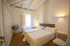 Tarthes Hotel