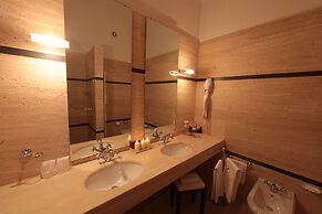 Tarthes Hotel
