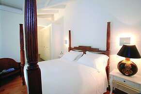 Tarthes Hotel