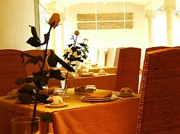 Tarthes Hotel