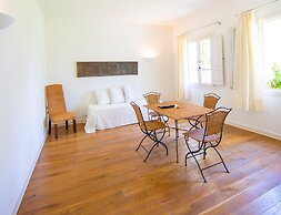 Tarthes Hotel