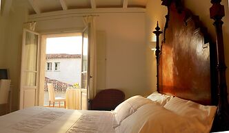 Tarthes Hotel