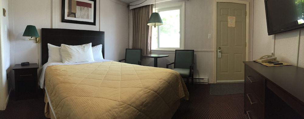 Country Squire Motel