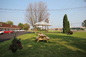 Country Squire Motel