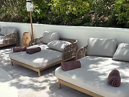 Senator Banús Adults Recomended