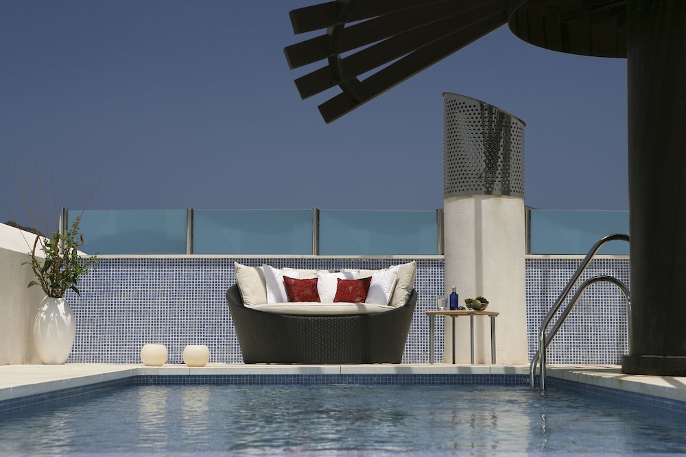 Senator Banús Adults Recomended