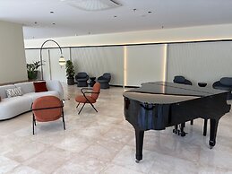 Senator Banús Adults Recomended