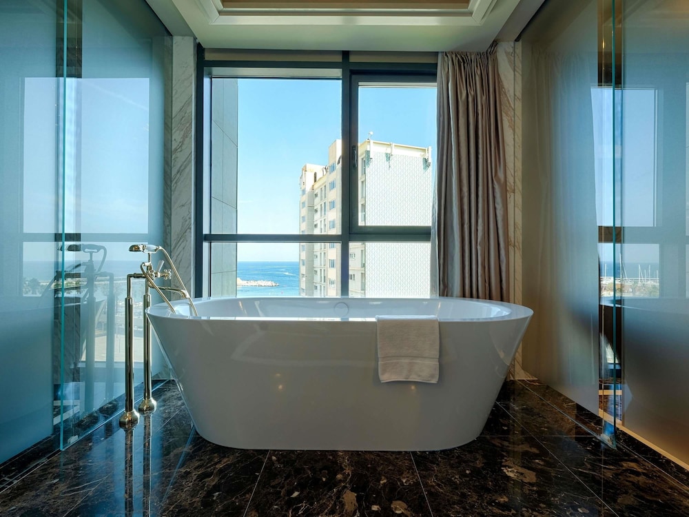 Sofitel Barcelona Skipper