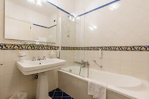 Hotel Savoy Palace