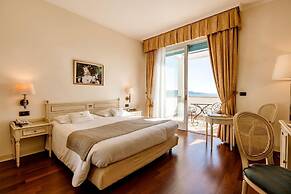 Hotel Savoy Palace