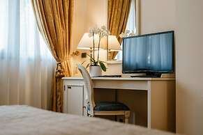 Hotel Savoy Palace
