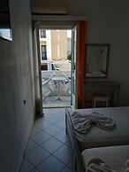 Renia Studios