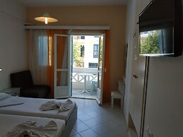 Renia Studios