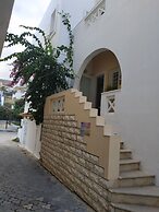 Renia Studios