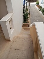 Renia Studios