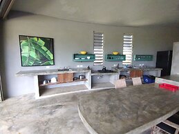 Hix Island House