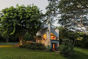 Hix Island House