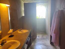 Hix Island House