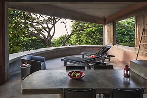 Hix Island House