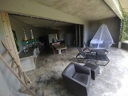 Hix Island House