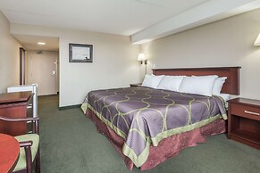 Super 8 by Wyndham Mississauga