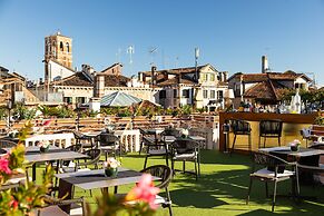Hotel A LA Commedia