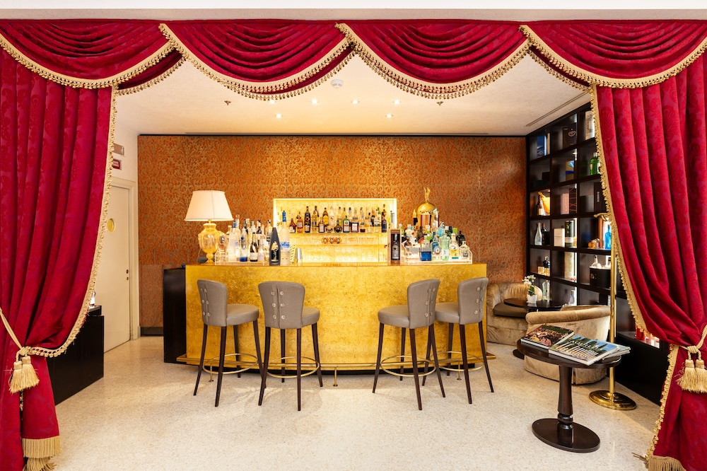 Hotel A LA Commedia