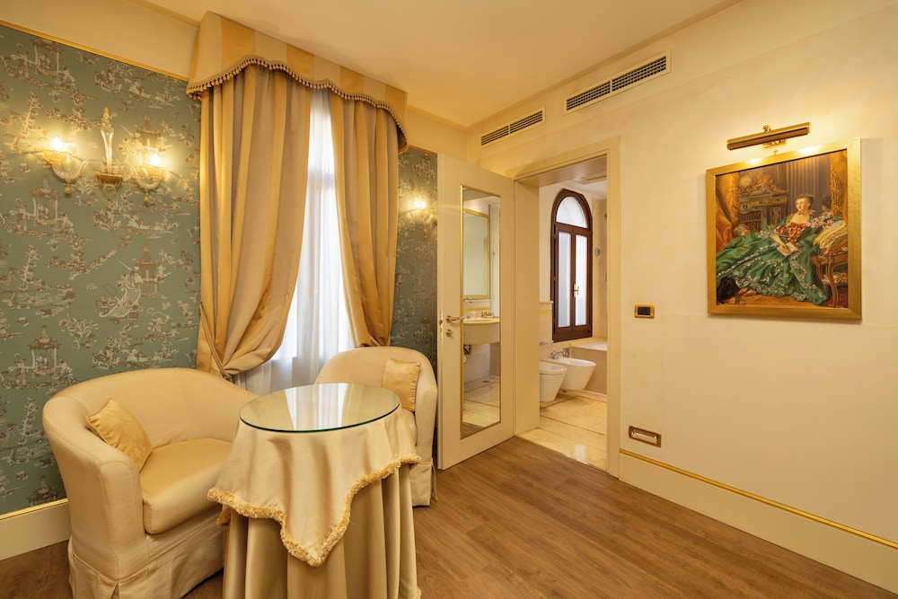 Hotel A LA Commedia