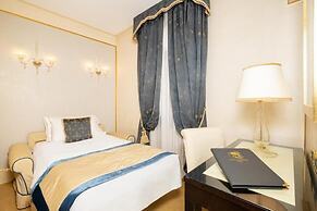 Hotel A LA Commedia