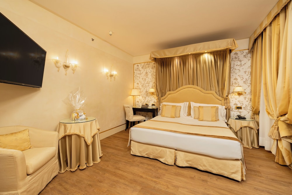 Hotel A LA Commedia