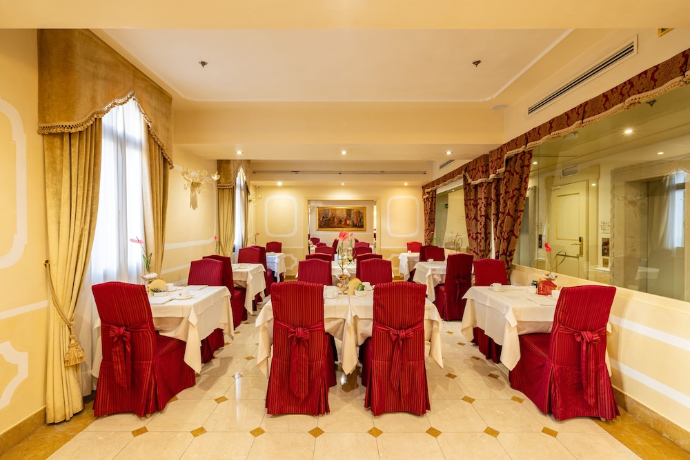 Hotel A LA Commedia