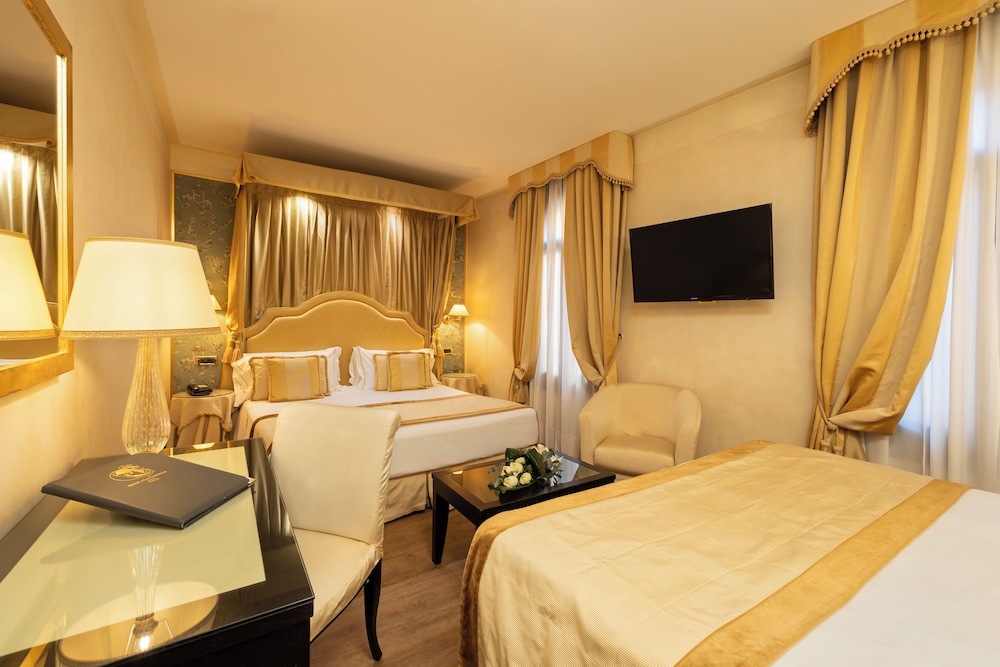 Hotel A LA Commedia
