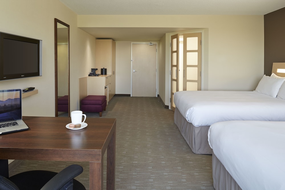Novotel Montreal Aeroport