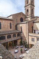 Il Chiostro del Carmine