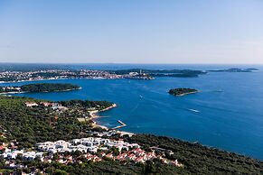 Maistra Select Amarin Resort