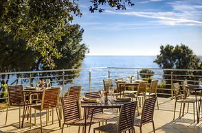 Maistra Select Amarin Resort