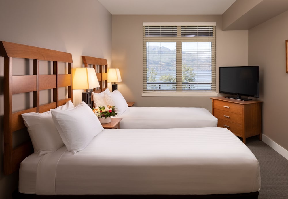 The Cove Lakeside Resort