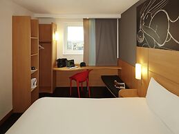 ibis Reading Centre